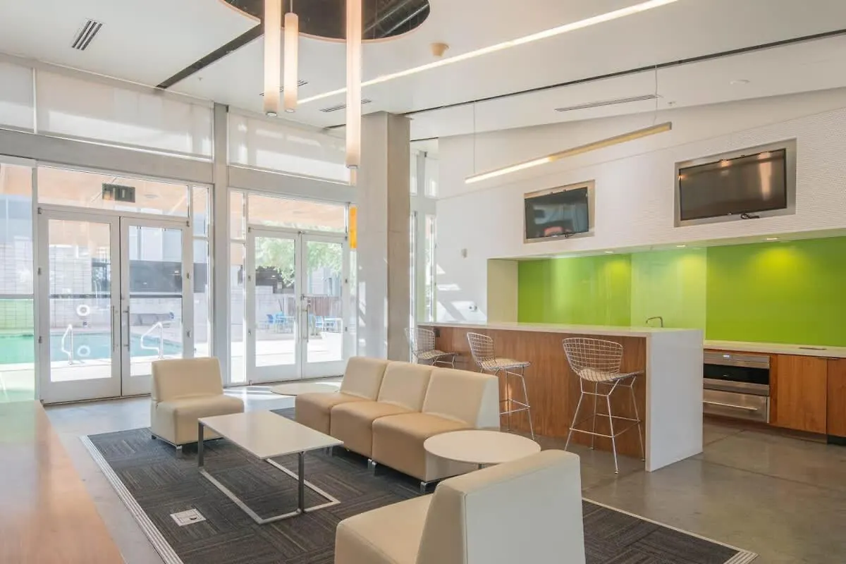 פיניקס Cozy 2Bd - Central Dt - Gym, Pool, Parking - Sleep 8 דירה